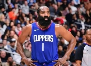 包含哈登三巨头联手，老鹰得分突破，迎来胜利冲击季后赛！的词条