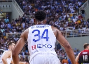 哈登绝杀时刻，字母哥点燃赛场，状态爆棚迎来胜利！