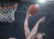 关于顶级篮球职业比赛的精彩回放，让球迷欲罢不能的信息